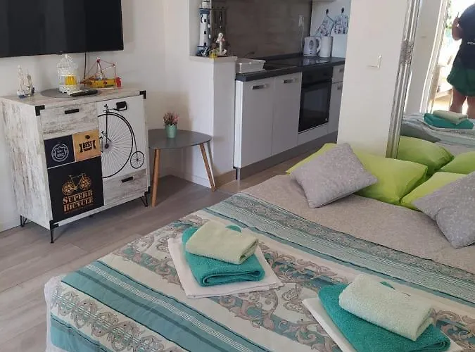 Ana Apartment Vir