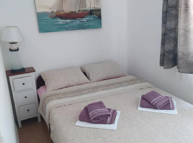 Ana Apartment Vir