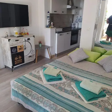 Ana Apartmán Vir